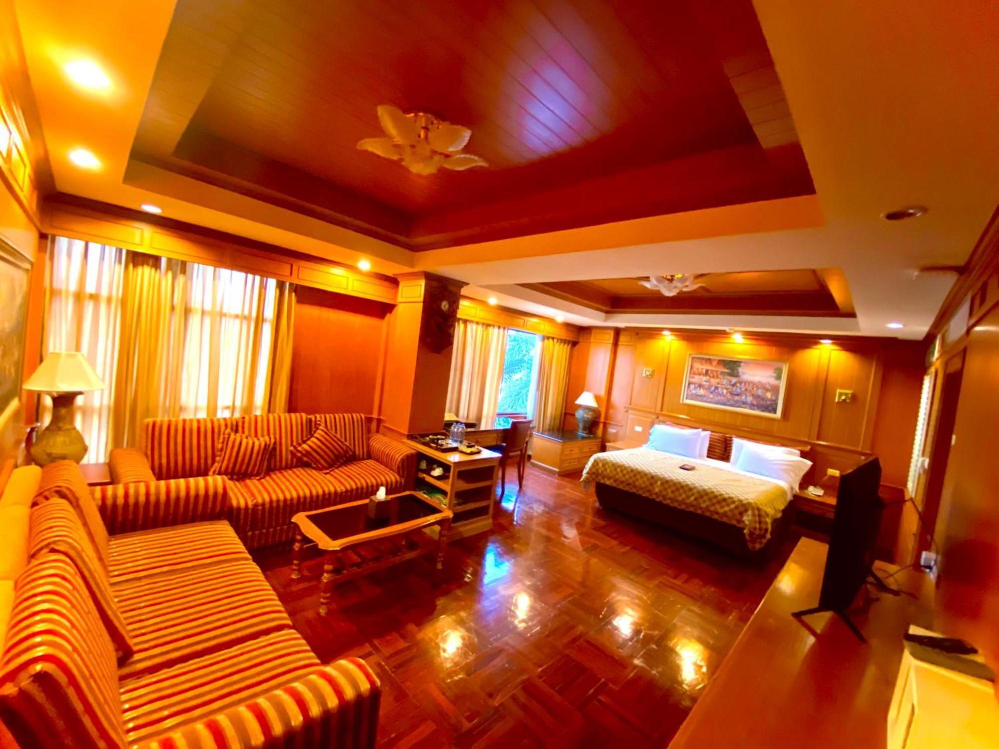 Taksilahotel Maha Sarakham Exterior photo